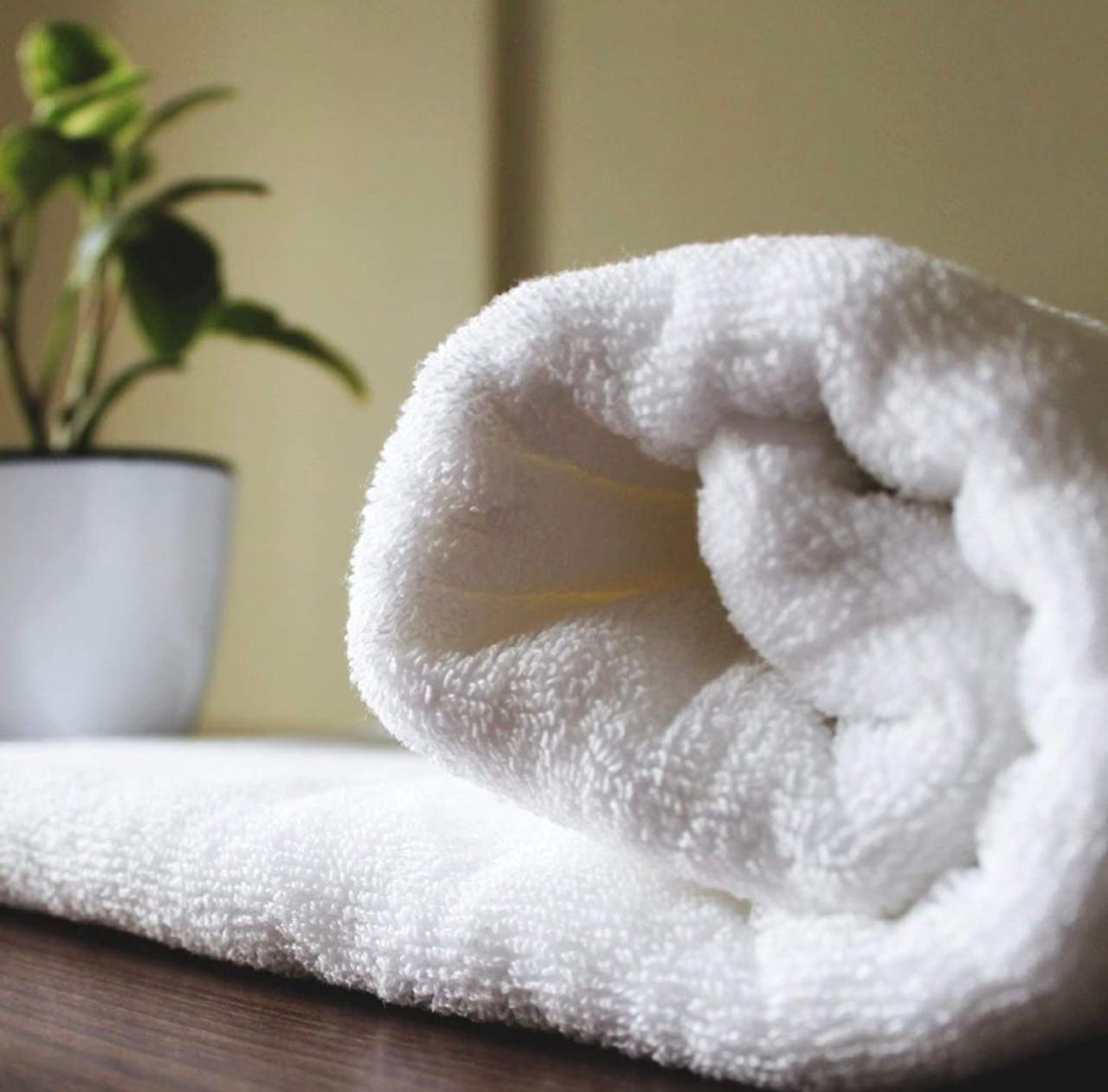 Premium white hotel towels